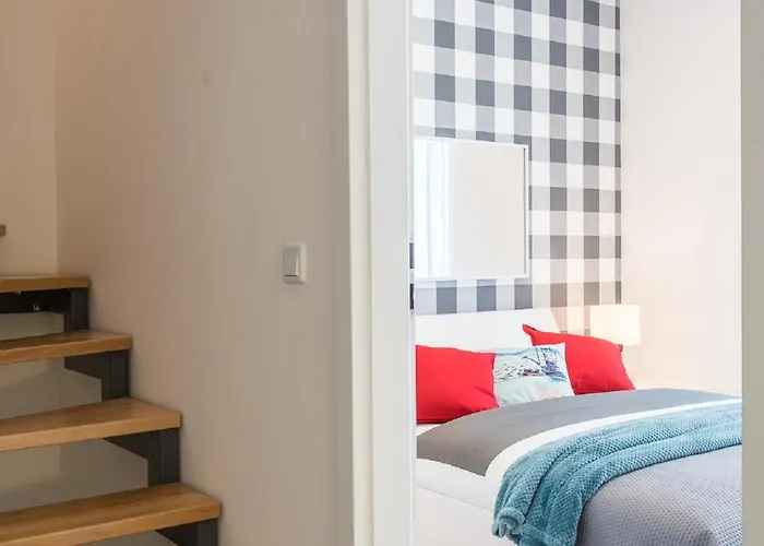 Dabrowskiego By The Railway Station Apartamento