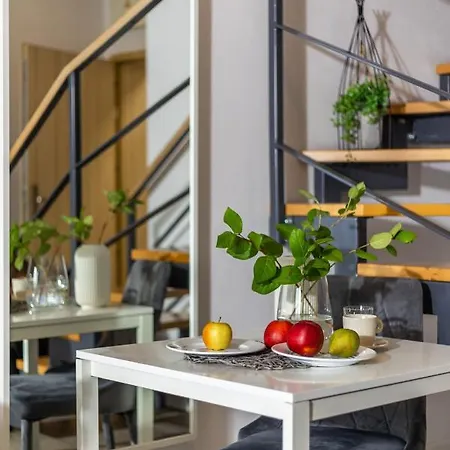 Dabrowskiego By The Railway Station Breslavia