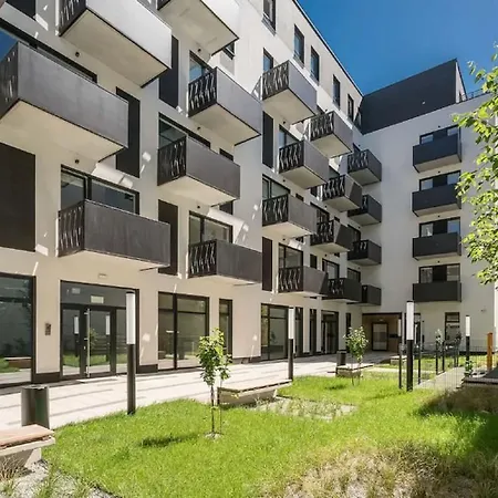 Dabrowskiego By The Railway Station Apartamento *