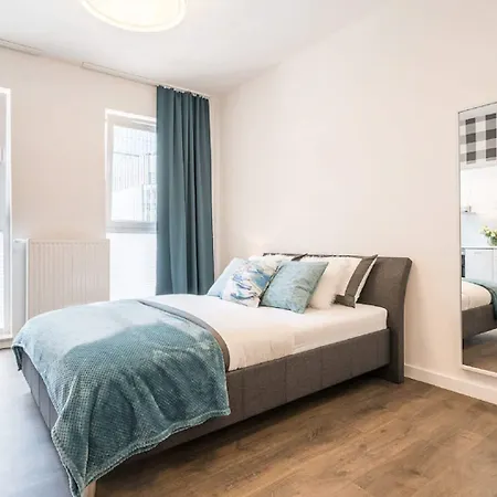 Dabrowskiego By The Railway Station * Breslavia