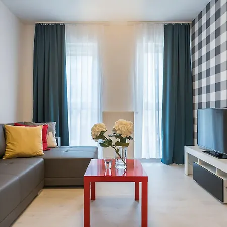 Dabrowskiego By The Railway Station Apartamento *