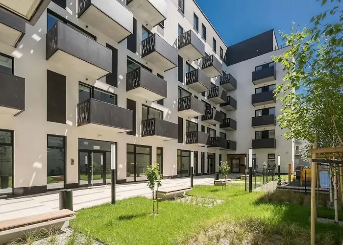 Dabrowskiego By The Railway Station アパート *