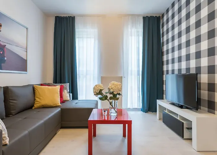 Dabrowskiego By The Railway Station アパート *